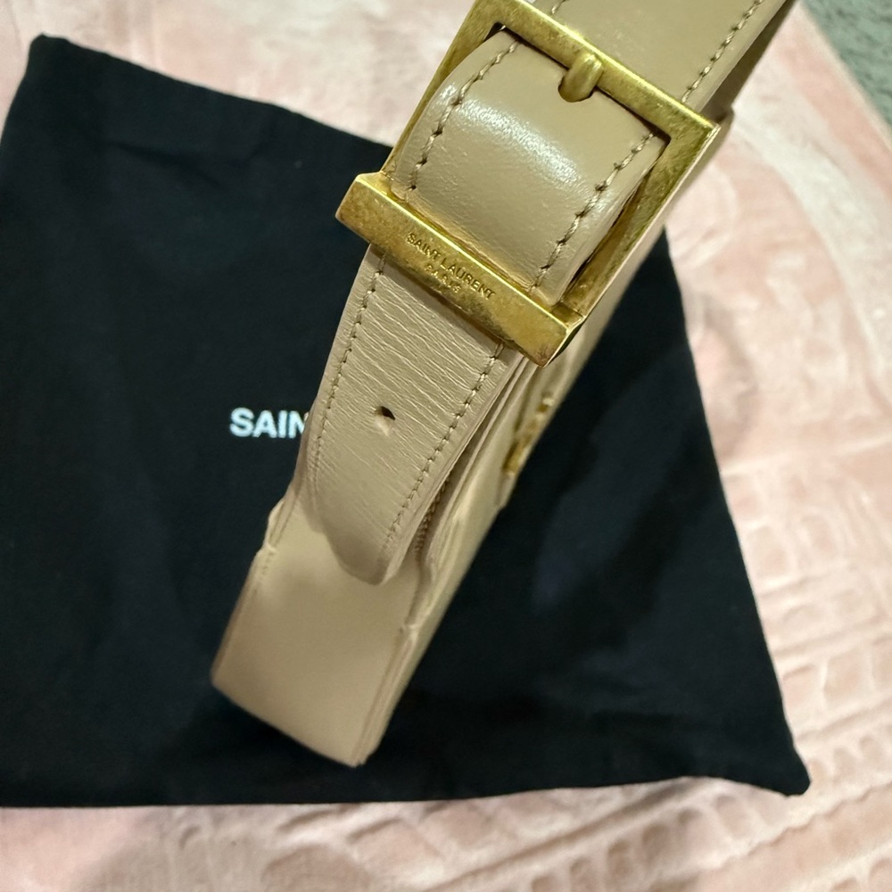 Yves Saint Laurent Le 5 A 7 Tan Shoulder Bag with Gold Logo - Picture 5 of 6